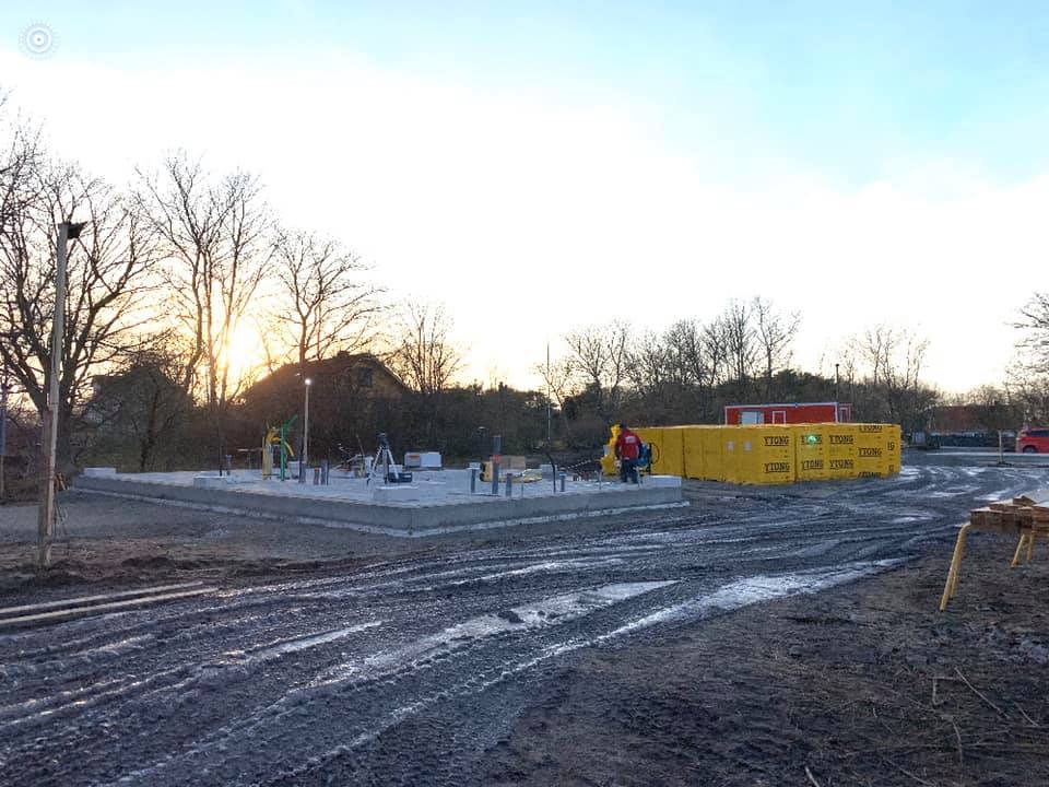 En tidig morgon ute på Fårö ser vi hur vårt projekt växer upp ifrån marken. Vi... 3